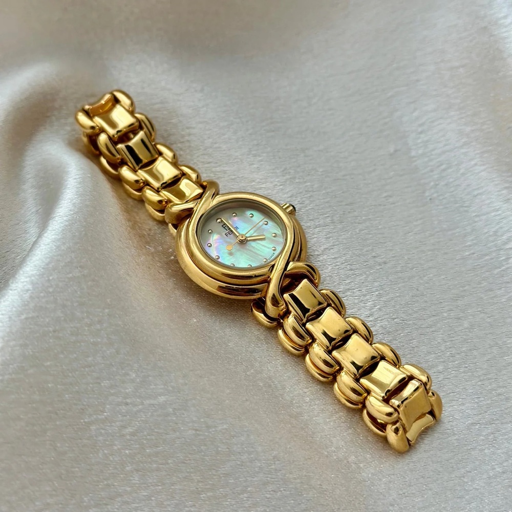 AUTHENTIC VINTAGE FENDI MOTHER-OF-PEARL WATCH - Picture 7 of 10